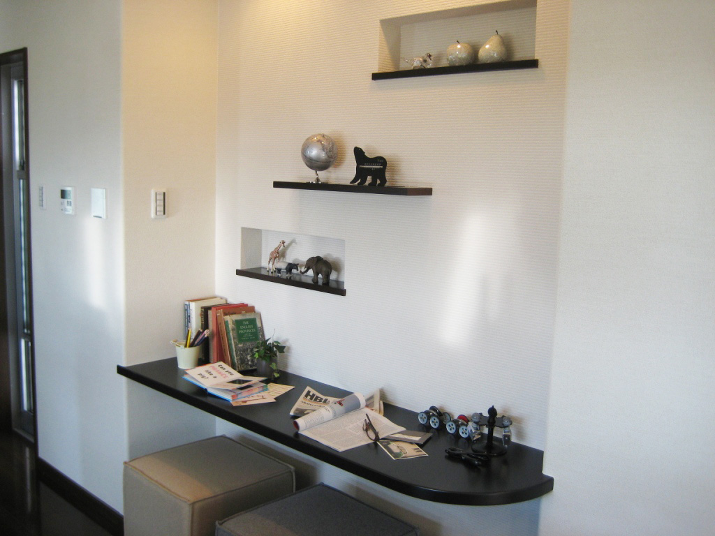 Other introspection.  [Model house] Set up a study corner in a location visible from the kitchen. Of course, it is possible to watch a figure that children are studying while doing housework, If you put a personal computer, It seems to be able to spare time for even cooking thing menu and examining of the day