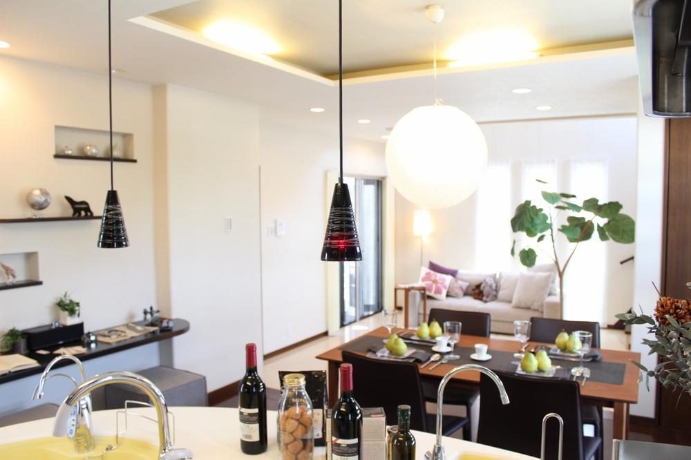 Model house photo.  [Model house a living-dining] Come every day to spend in the fashionable, Please feel in the model house.