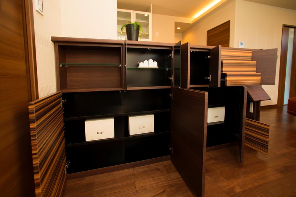 Receipt.  [Model house multi counter] Who even clean up fit to clean, And out is also easy to "dispose of housing" is basic. Is glad need not place any object in the living room of the desk.