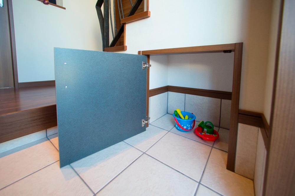 Model house photo.  [Model house storage] Eliminating the dead space, Big success to put away pretty much anything as a storage is also under the stairs.