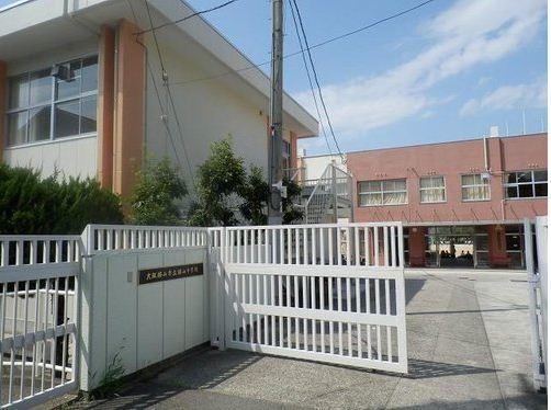 Junior high school. 1203m until Osakasayama stand Sayama junior high school