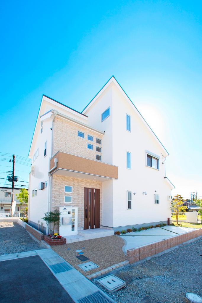 Local land photo.  [Local model photo] Planning that combines the refined beauty and functionality by women interior designer.