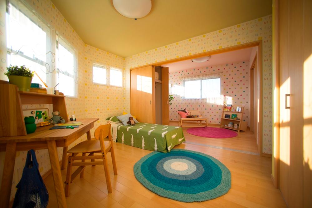 Model house photo.  [Model house nursery] Soft sunlight plug nursery. Illuminated by the bright sunshine, Likely to be cheerful spend child.