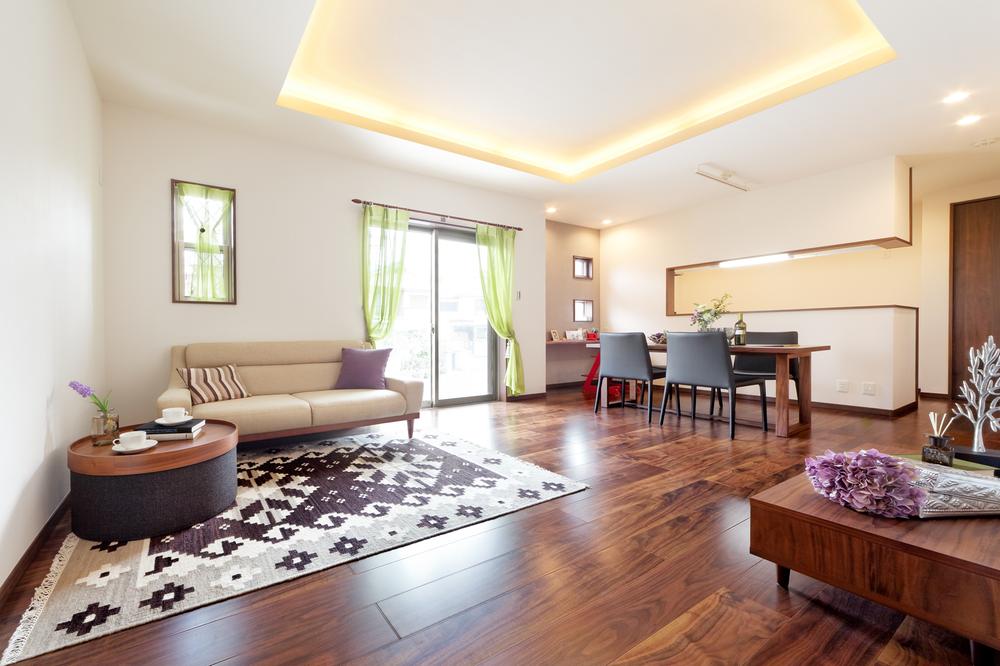 Other. Spacious LDK spread is expressive flooring of wood grain. (Construction cases))