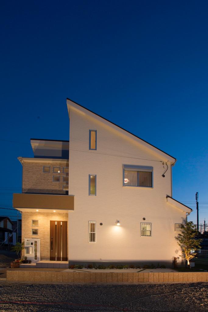 Local photos, including front road.  [Model house appearance] And convenient convenience in commuting and outing, City that was blessed with rich natural.