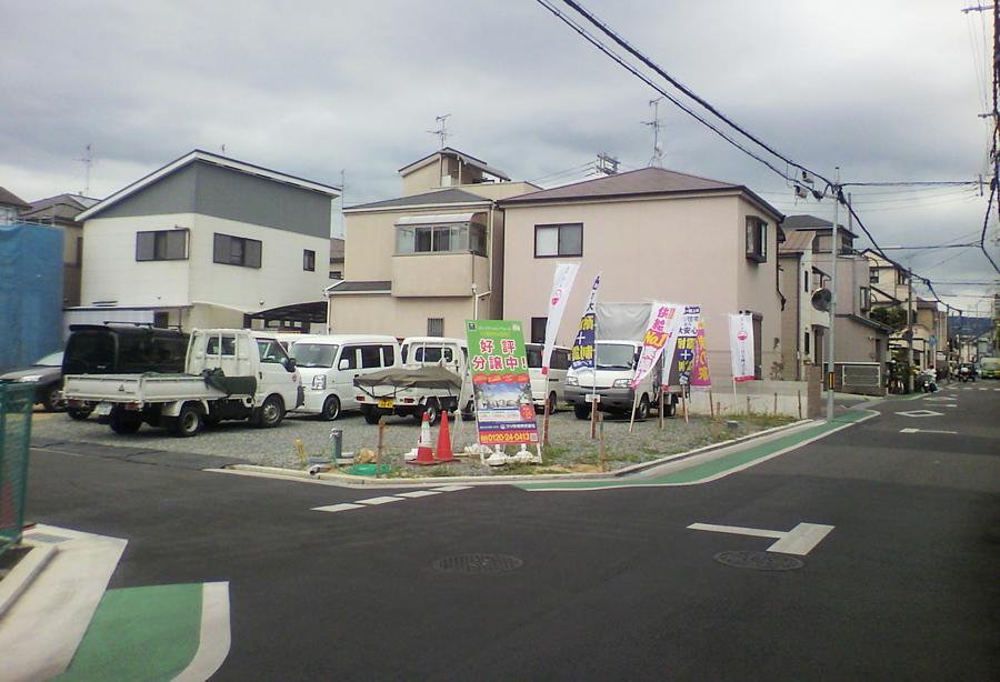 Local photos, including front road. Open feeling full of open outside the structure is, There is a front road and the sense of unity, To produce a spread in landscape. (Shooting at local / 2013 June shooting)