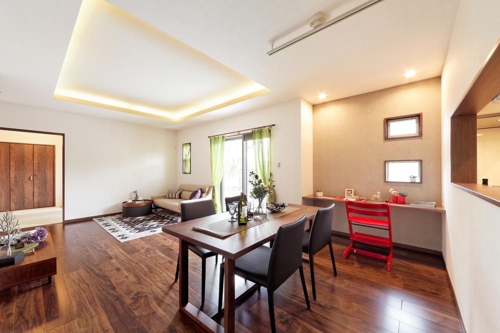 Other. Spacious LDK spread is expressive flooring of wood grain. (Image photo)