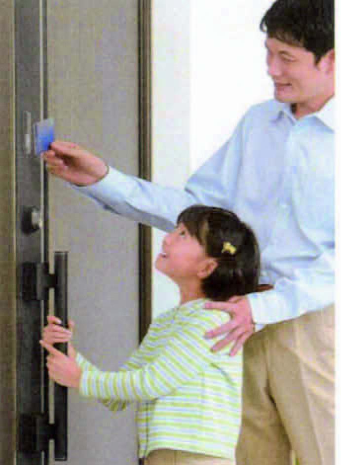 Entrance.  [Entrance IC card key [Holding up] Crime prevention performance was born from the analysis of intrusion modus operandi