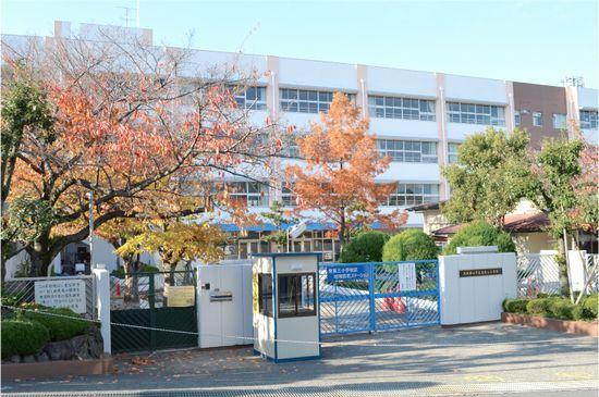 Primary school. Osakasayama Minami 200m Osaka Sayama City elementary school child-rearing and a 3-minute walk environment to the third elementary school is fulfilling.