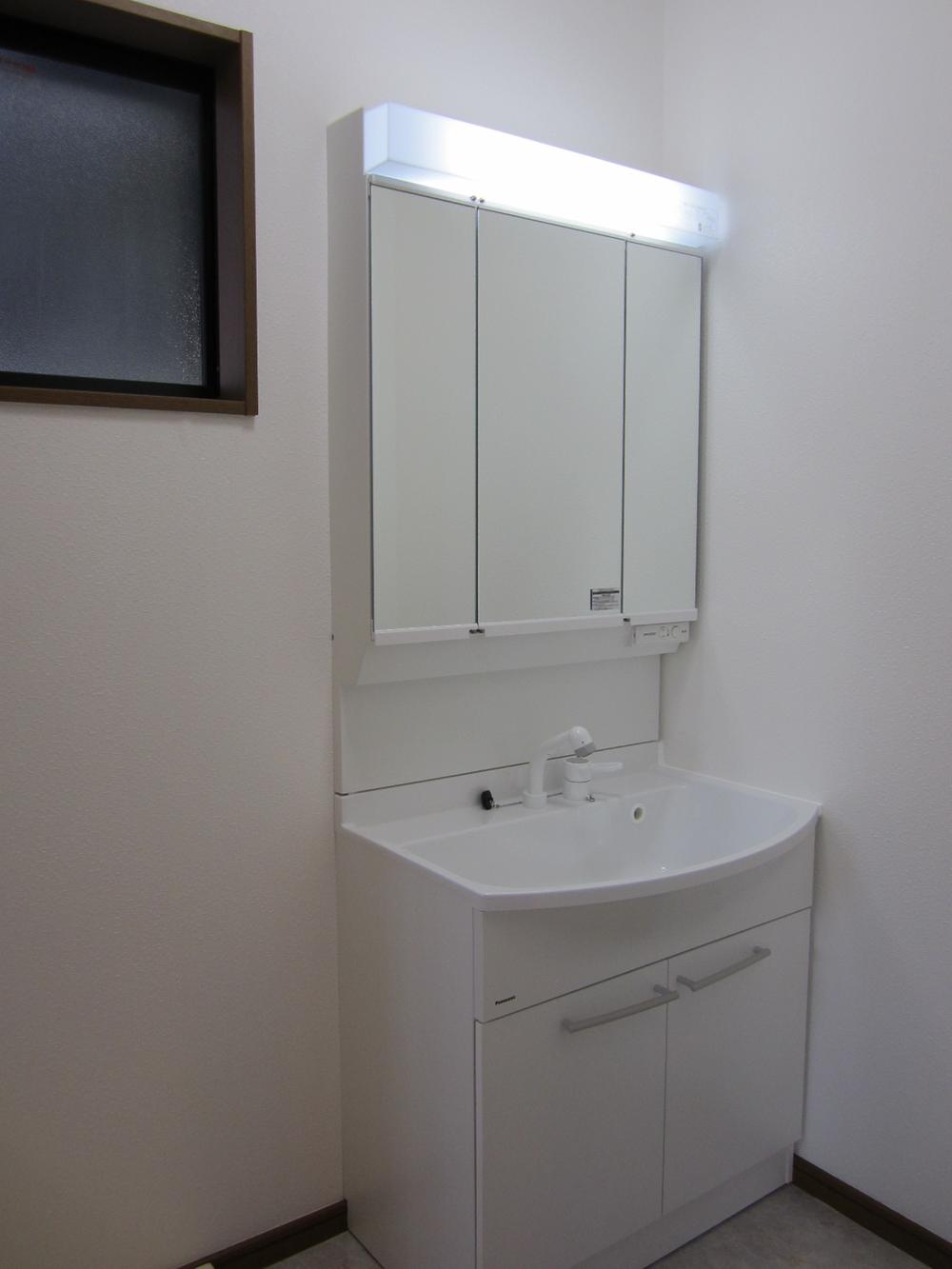 Wash basin, toilet. Indoor (11 May 2013) Shooting