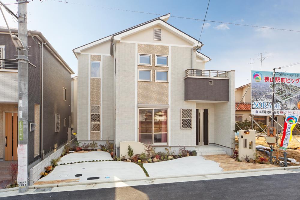 Building plan example (exterior photos). Model house (No. 39 locations)