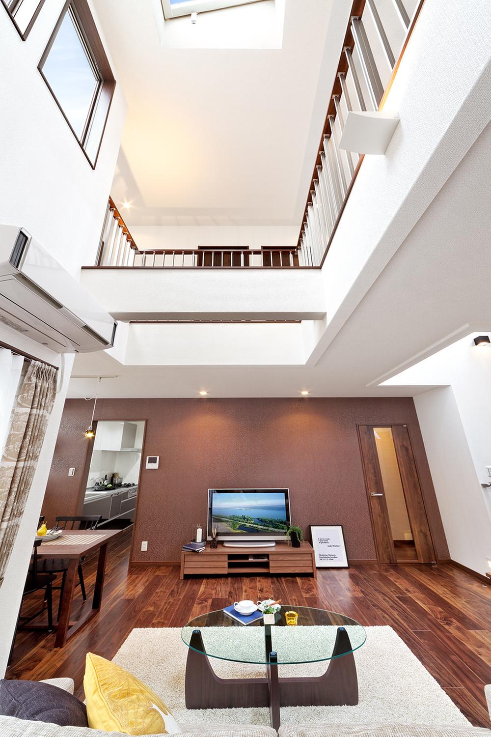 Other. Open and bright living room there is a blow-by (construction cases)