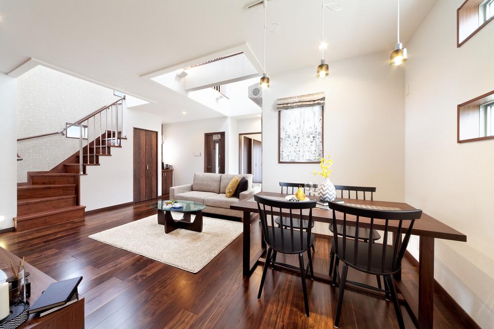 Local photos, including front road. LDK which expressive flooring of wood grain is spread. (Example of construction)