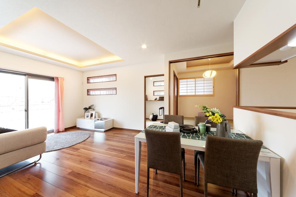 Other. Counter kitchen can enjoy conversation with family members while the housework. (Example of construction)