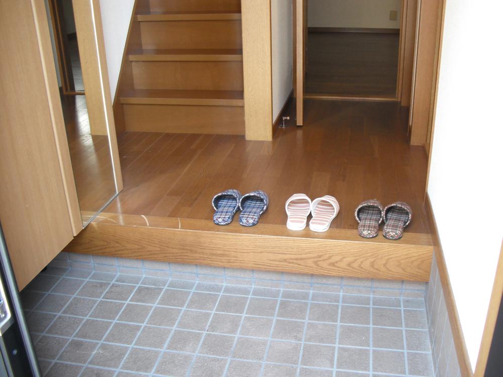 Entrance. Local (11 May 2013) Shooting