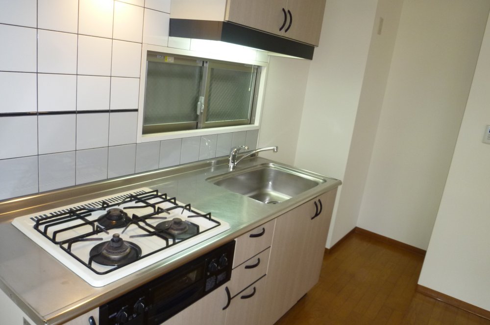 Kitchen. Is there a refrigerator space in the kitchen next to! ! 