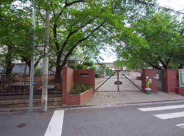Primary school. 400m until Maruyama Elementary School