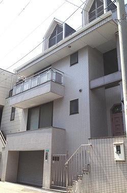 Local appearance photo. Mansion of steel reinforced concrete is a further comfort to the safe haven.