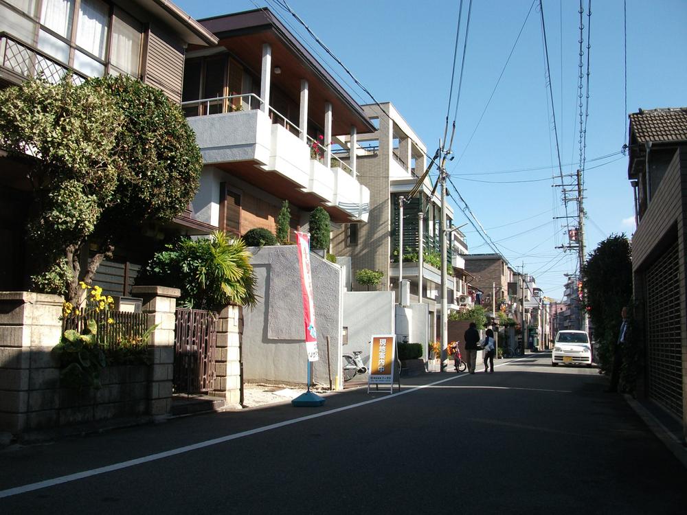 Local photos, including front road. Local (12 May 2013) Shooting