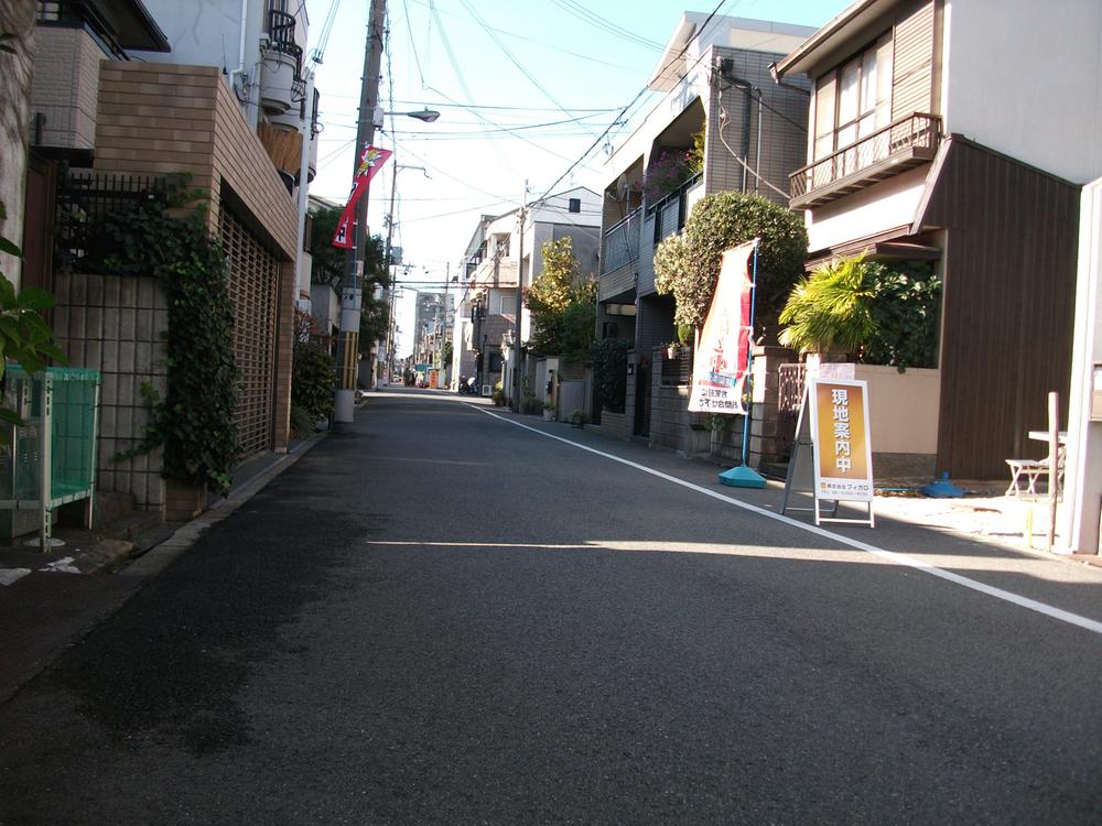 Streets around. Local neighborhood