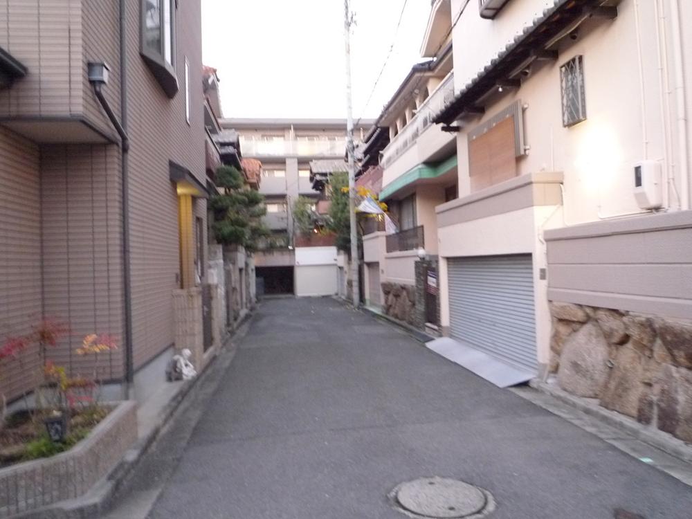 Local photos, including front road. It is a front road