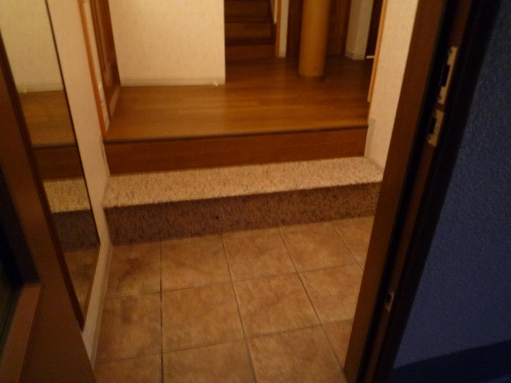 Entrance. Spacious entrance