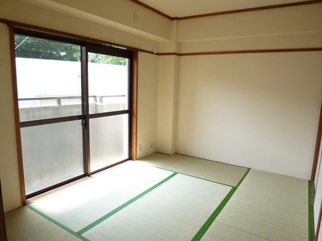 Other room space. It settles down Japanese-style room. 