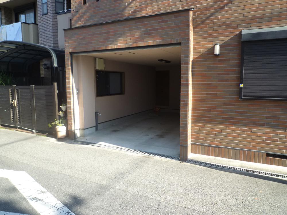 Parking lot. It is spacious garage.