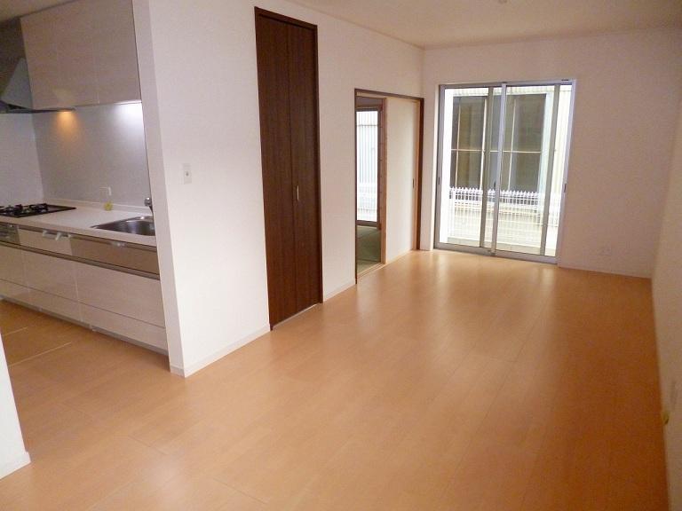 Living. Family gather LDK will space production of the rest there is a feeling of freedom! (Same specifications photo)