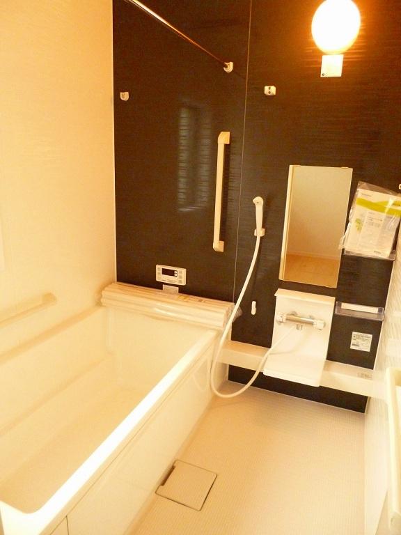 Bathroom. Only because healing place to take the fatigue of the day, I want thoroughly to healing Good. It might naturally think so. (Same specifications photo)