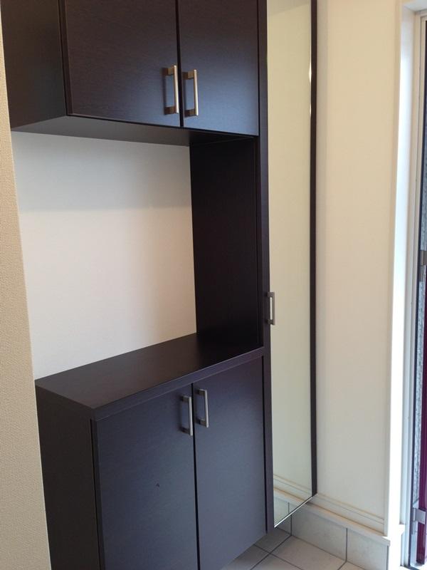 Entrance. Large cupboard