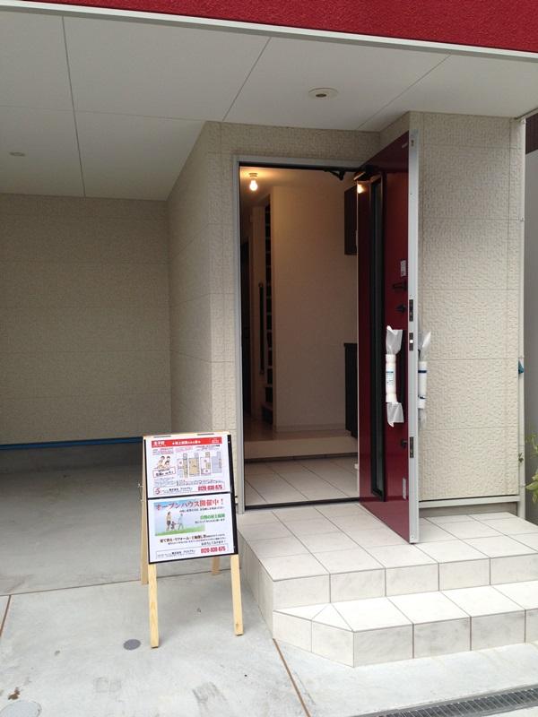 Local appearance photo. Garage Easy can park