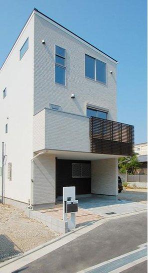 Local appearance photo. Site area of ​​approximately 20 square meters, Facing north, About the entire surface of the road 4.4m, Per car parking