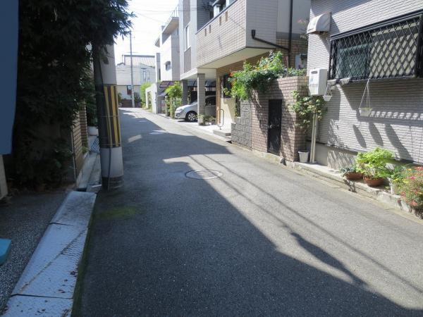 Local photos, including front road. Frontal road