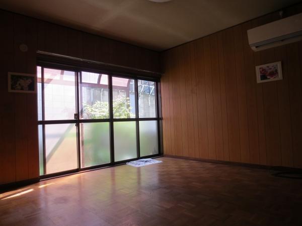 Living. First floor 8 Pledge This room continues from the kitchen