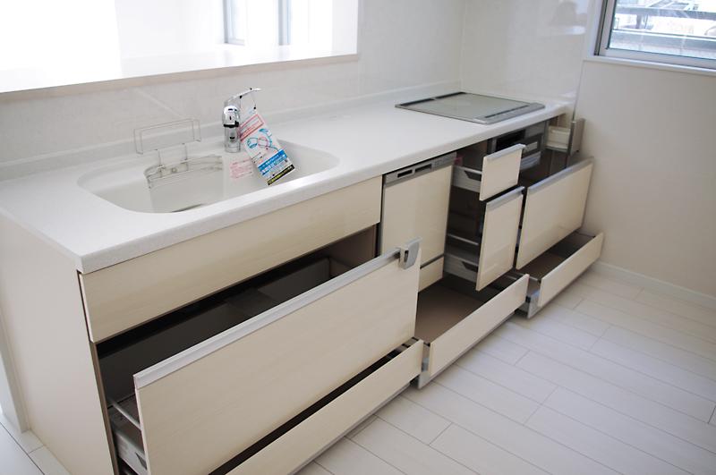 Kitchen.      "Only one Space Design"     D-stage Model house List