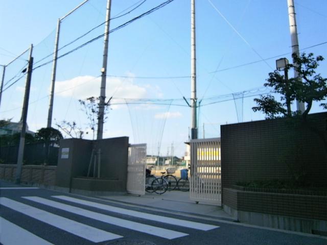 Junior high school. Hannan 880m until junior high school