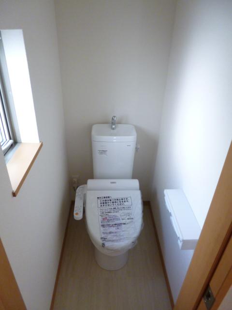 Toilet. Indoor (12 May 2013) Shooting