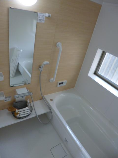 Bathroom. Local (12 May 2013) Shooting Building 2