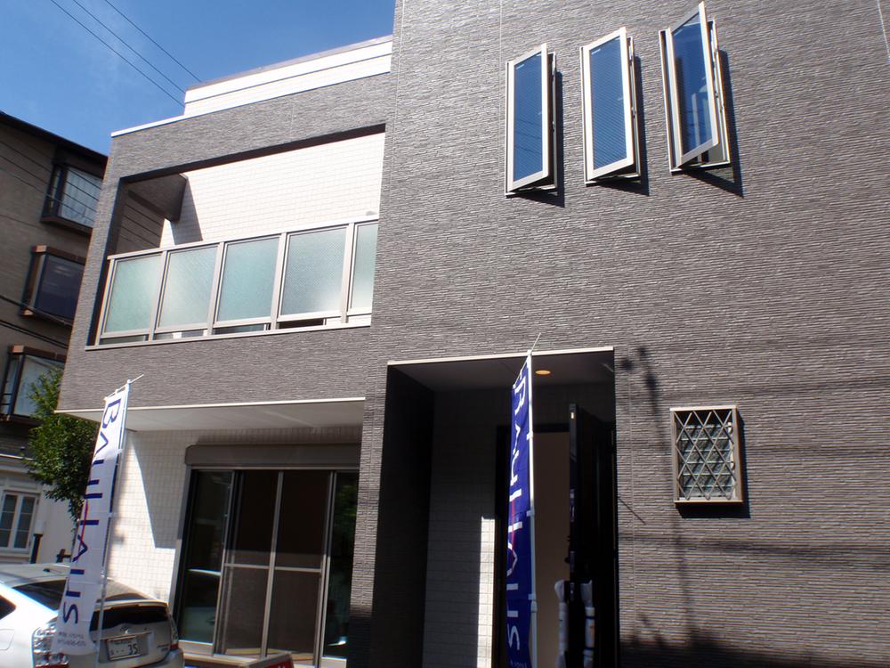 Local appearance photo. Local shooting