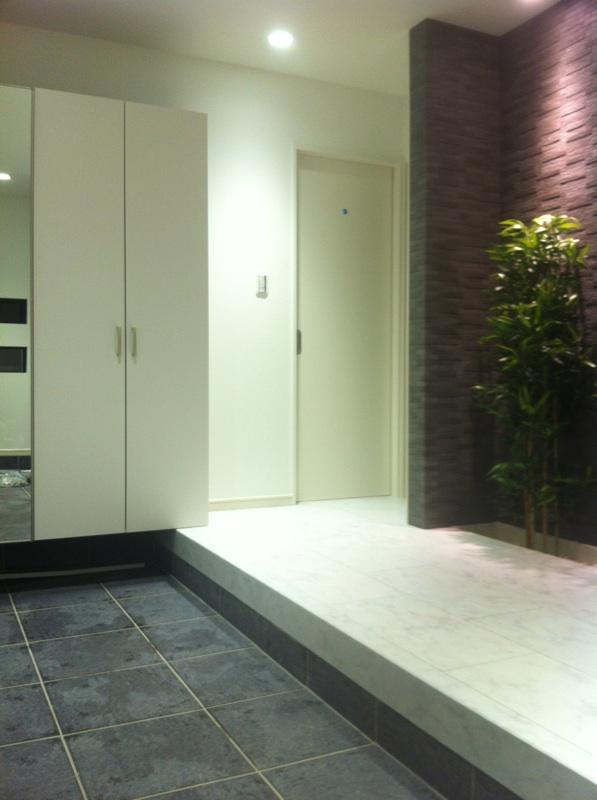 Same specifications photos (Other introspection). Entrance