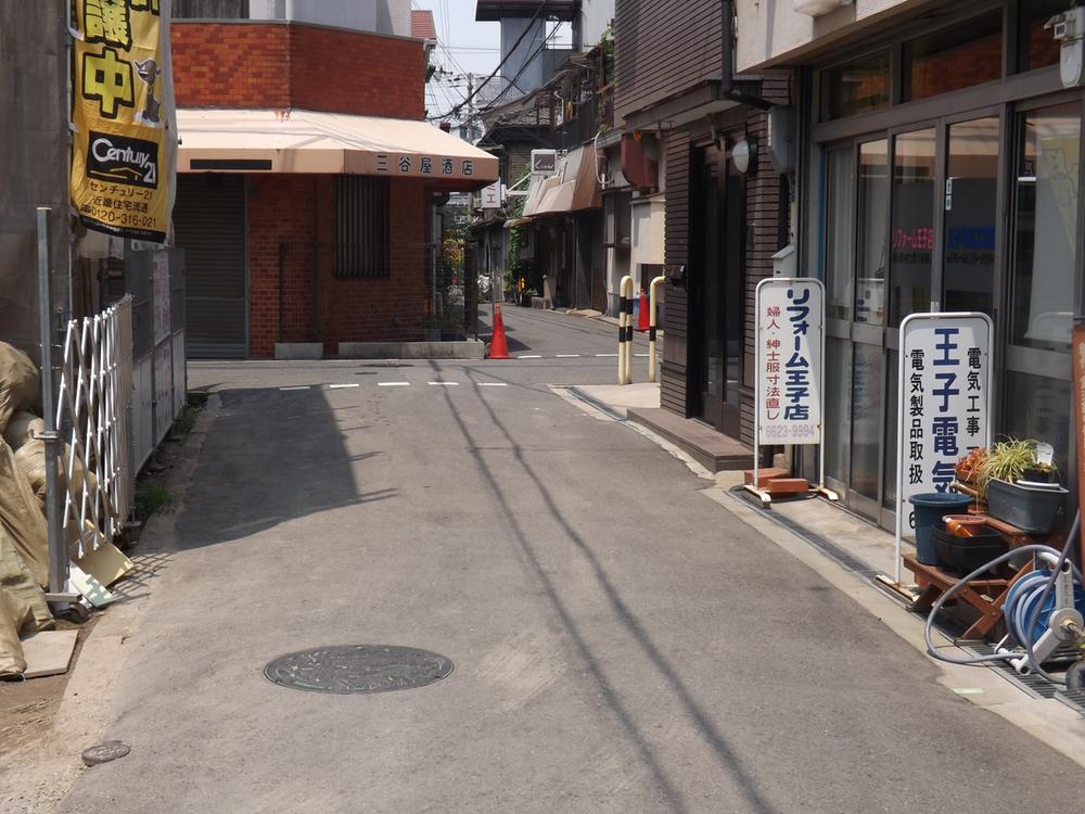 Local photos, including front road. Local (July 2013) Shooting