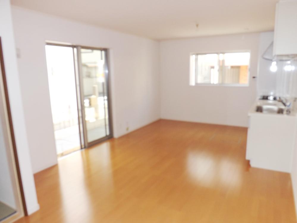 Living. Local photos (living) Comfortable space of all window glazing!