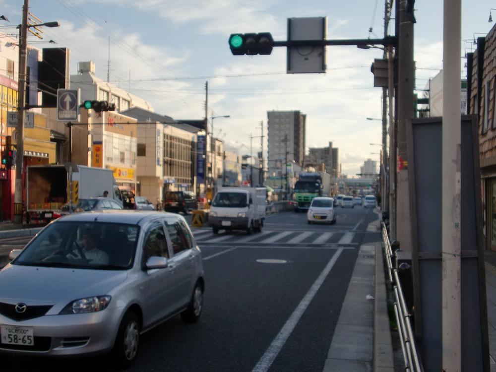 Other. 1 shot in front of the station. Car street because national highway is Route 1 of the world it is often. But because it does not have that noise can be heard in the property, Your peace of mind.