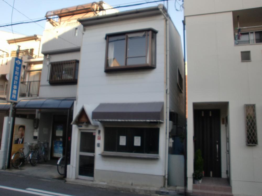 Other local. Is the space between the right next to. We firmly away. Neighbor like has been used as a residence.