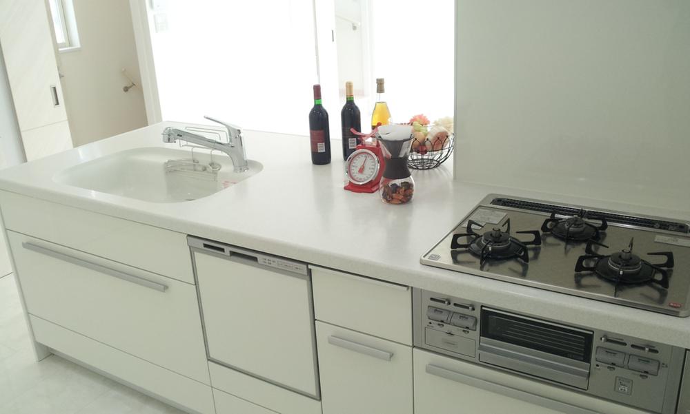 Kitchen. This was also based on white, Bright kitchen