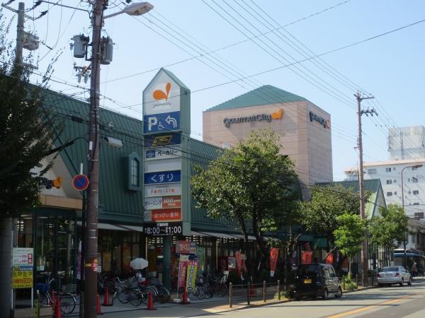 Supermarket. Peripheral Gourmet City Asahiten 500m 500m Gourmet City to Asahiten 500m 