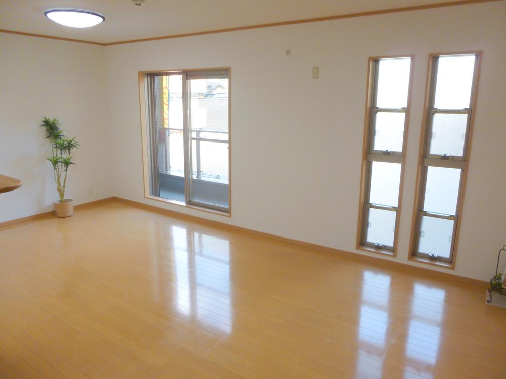 Living. I tried to put a stylish window