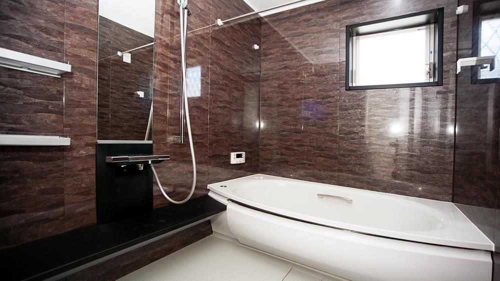 Bathroom. Bathroom not only wash away the body, Only because healing place wash away the fatigue of the day, Bright and airy ・ I want to clean.