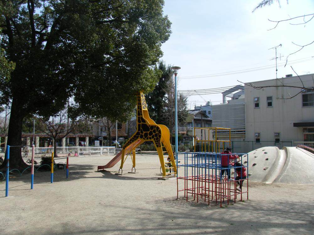 park. Shinmori to Central Park 807m